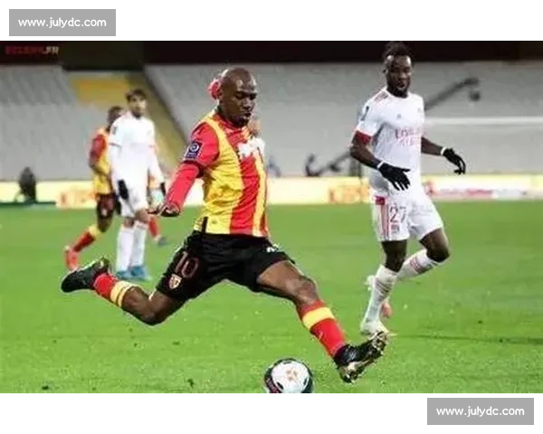 朗斯对阵尼姆法甲焦点战前瞻与胜负走势深度解析球队阵容战术看点 朗斯对阵尼姆法甲焦点战前瞻与胜负走势深度解析球队阵容战术看点